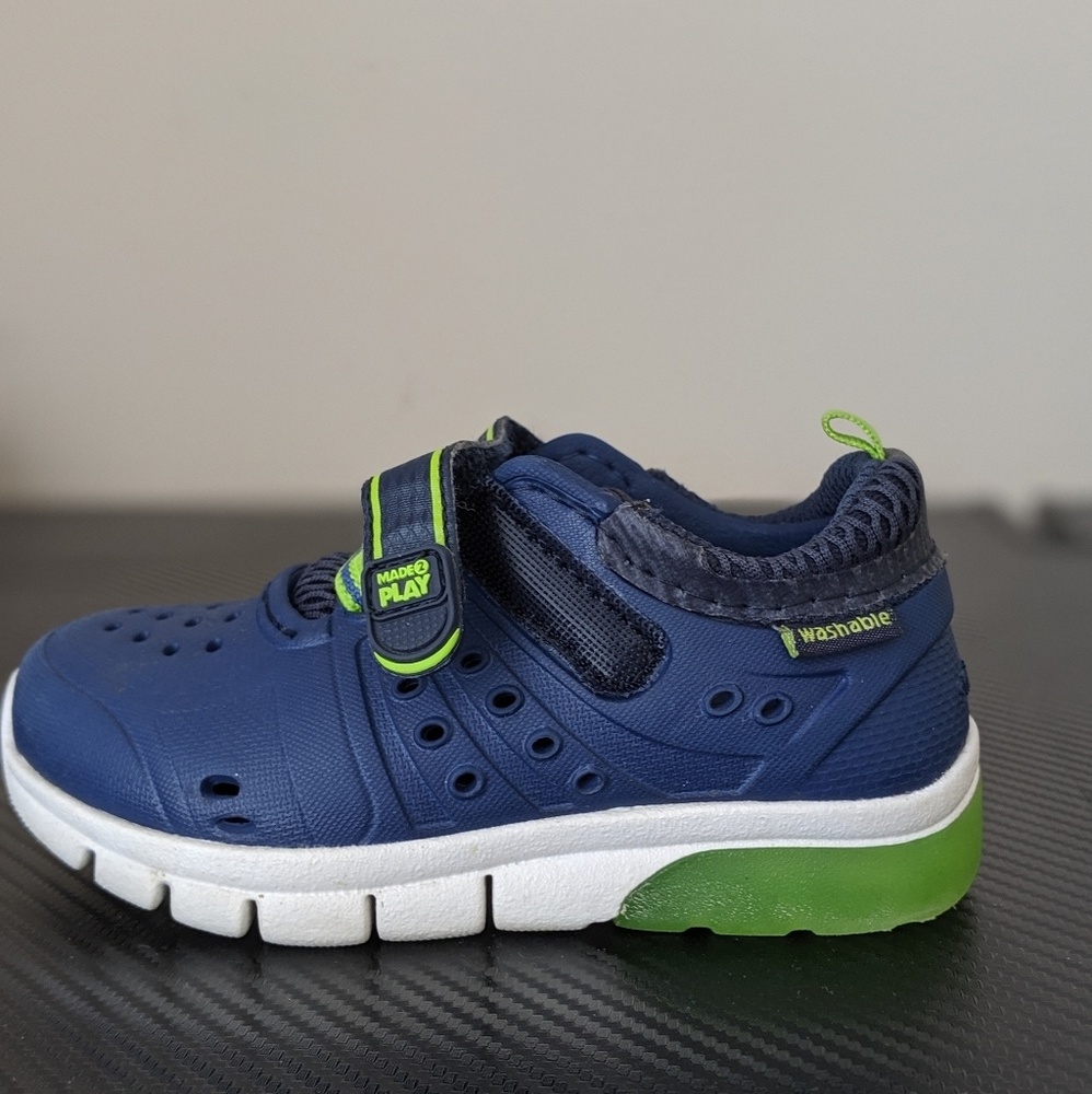 Stride Rite Phibian Sneaker